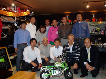 091009_tgt_meeting バニービーチに集まったNPO法人The Good Times 東京地区の面々