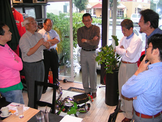 091009_tgt_meeting2 それぞれの面白い活動をNPO法人がサポートする、というもの
